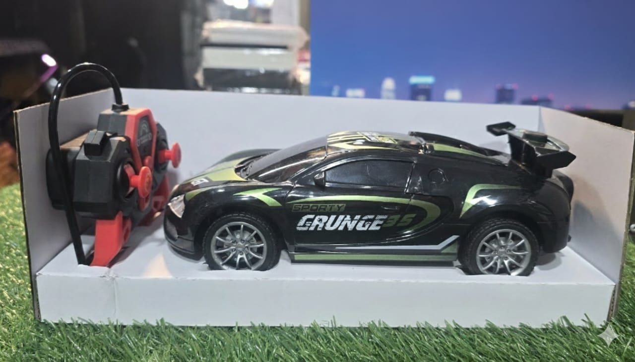 Spray Runner Remote Control Car (1:18 Scale) - Image 3