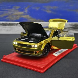 Dodge Challenger SRT Hellcat (1:24 Scale Model)