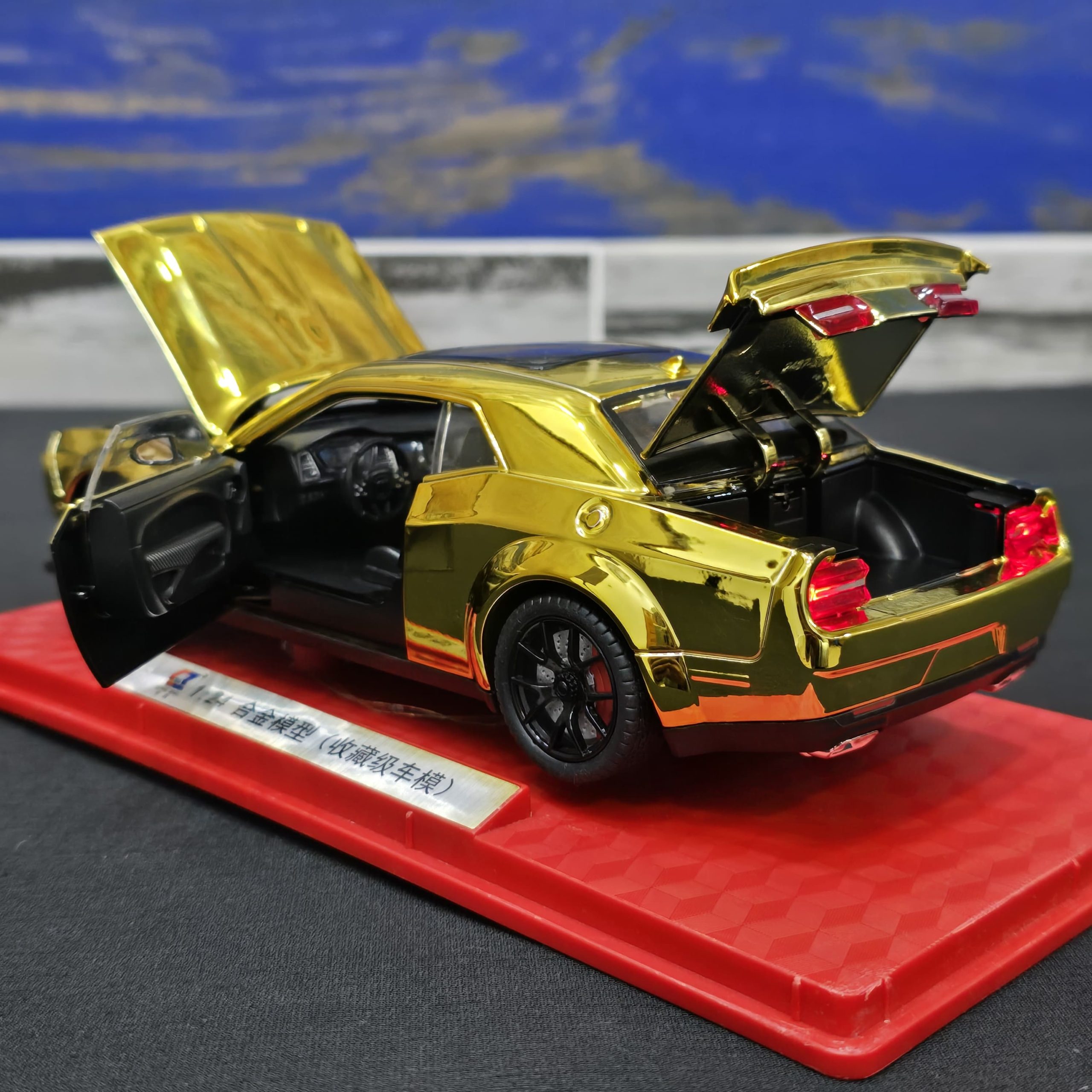 Dodge Challenger SRT Hellcat (1:24 Scale Model) - Image 2