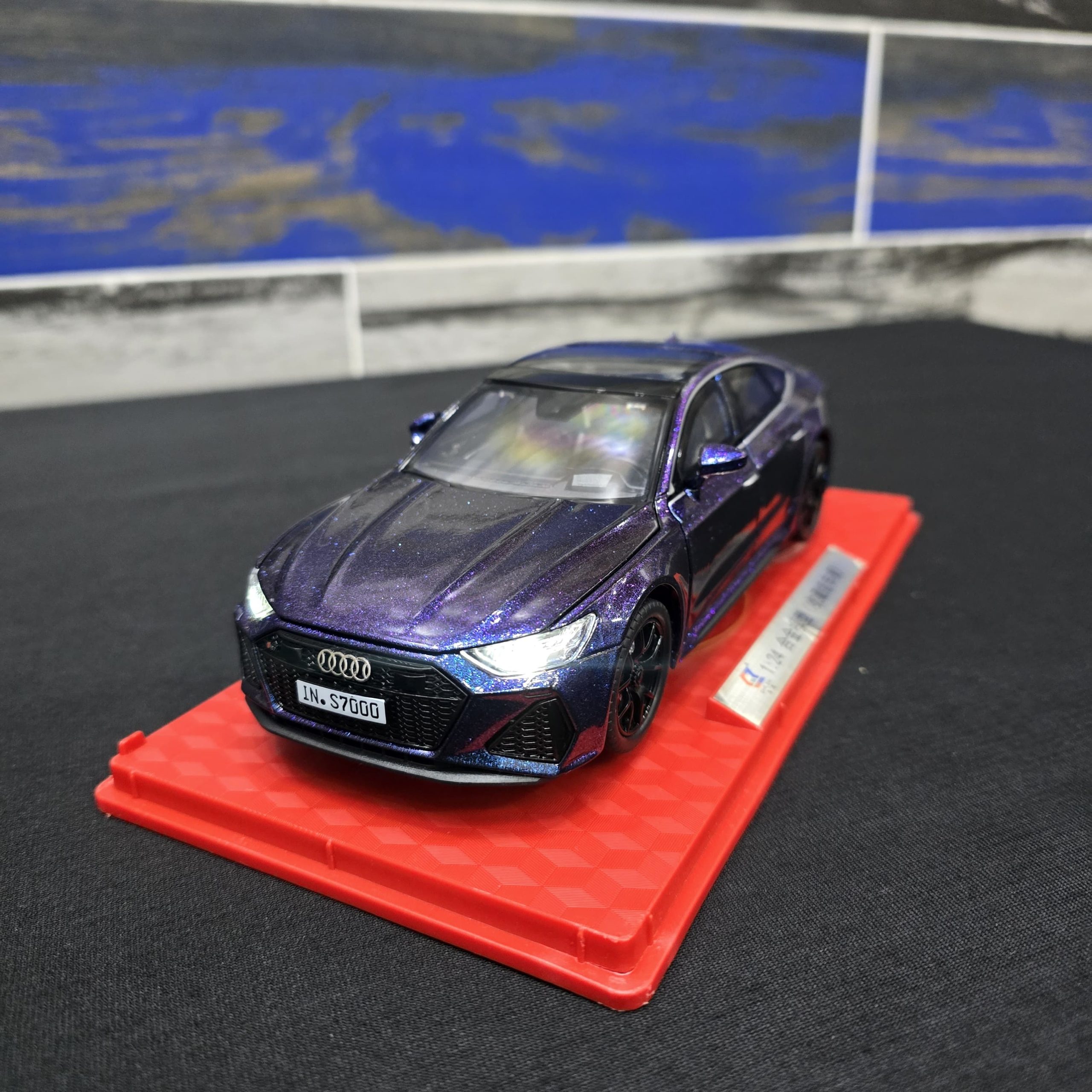 Audi RS7 Sportback (1:24 Scale Model) - Image 3