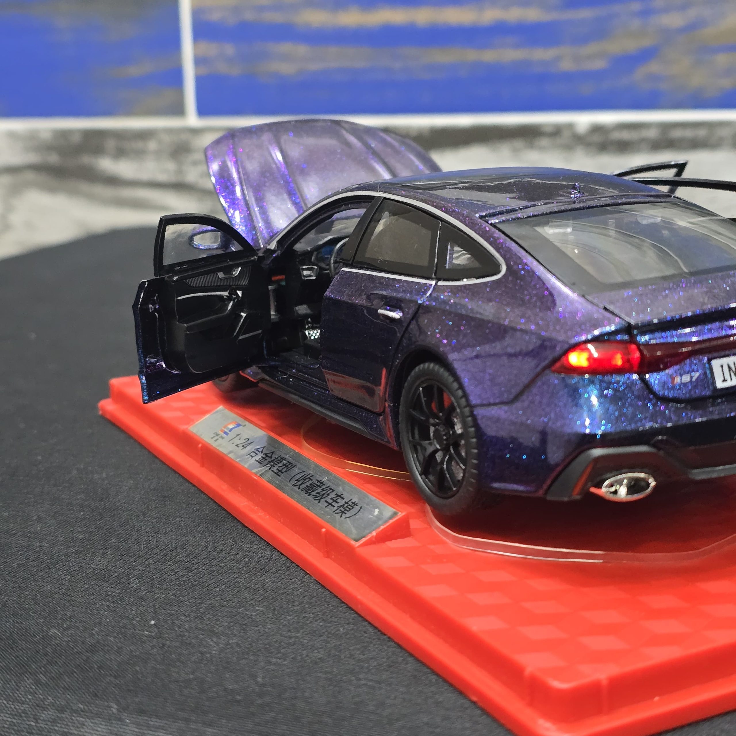 Audi RS7 Sportback (1:24 Scale Model) - Image 5