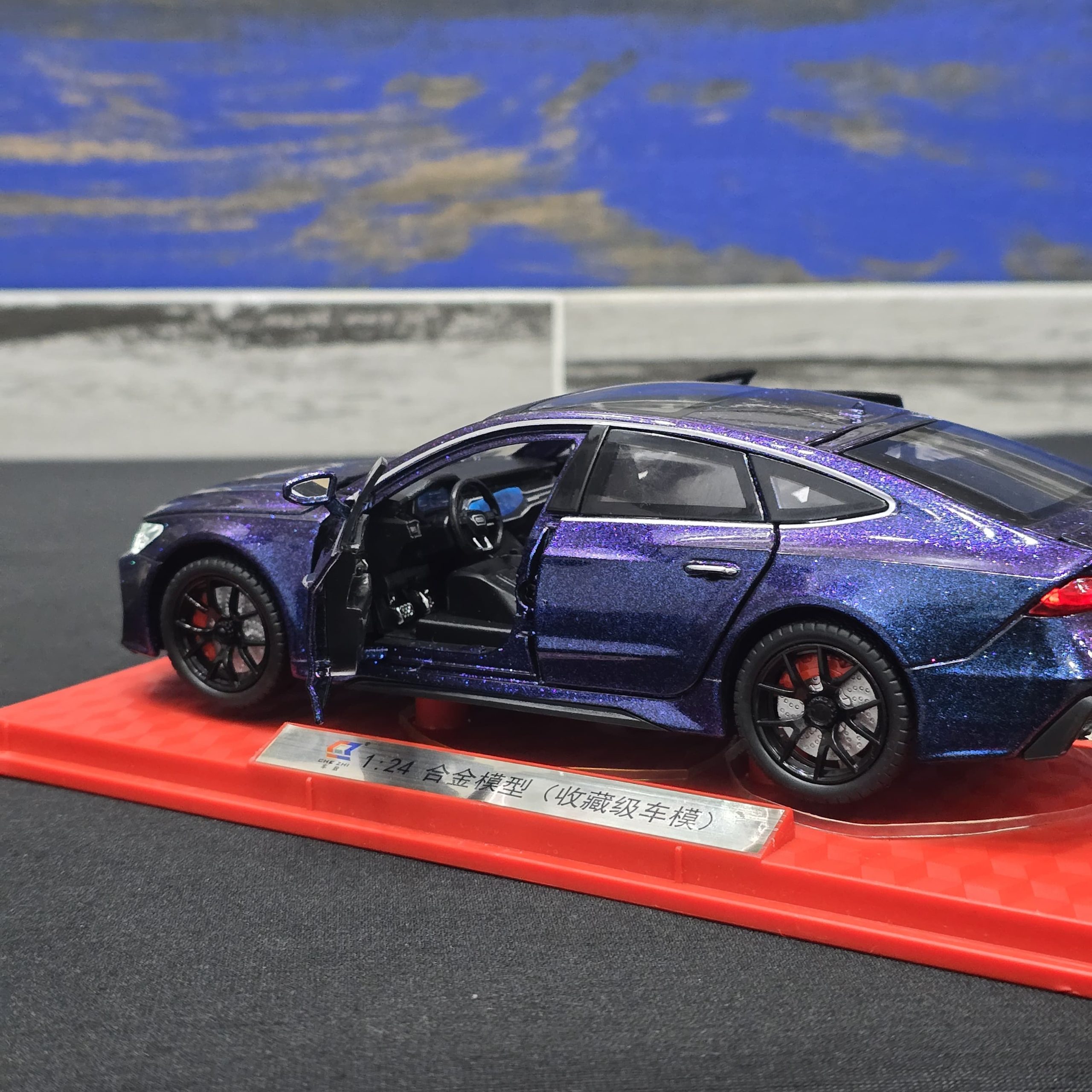 Audi RS7 Sportback (1:24 Scale Model) - Image 2