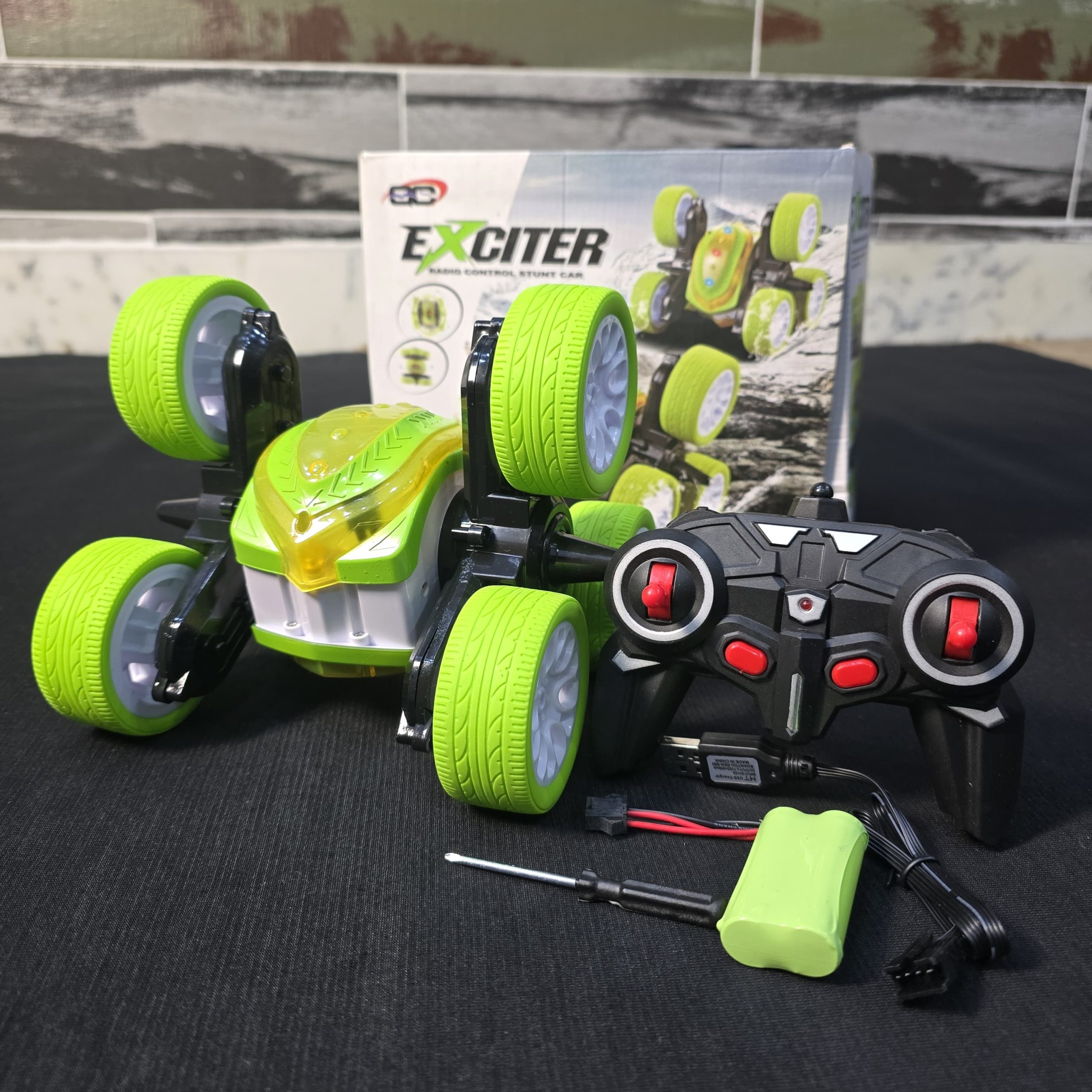 Exciter Radio Control Stunt Car - Image 4