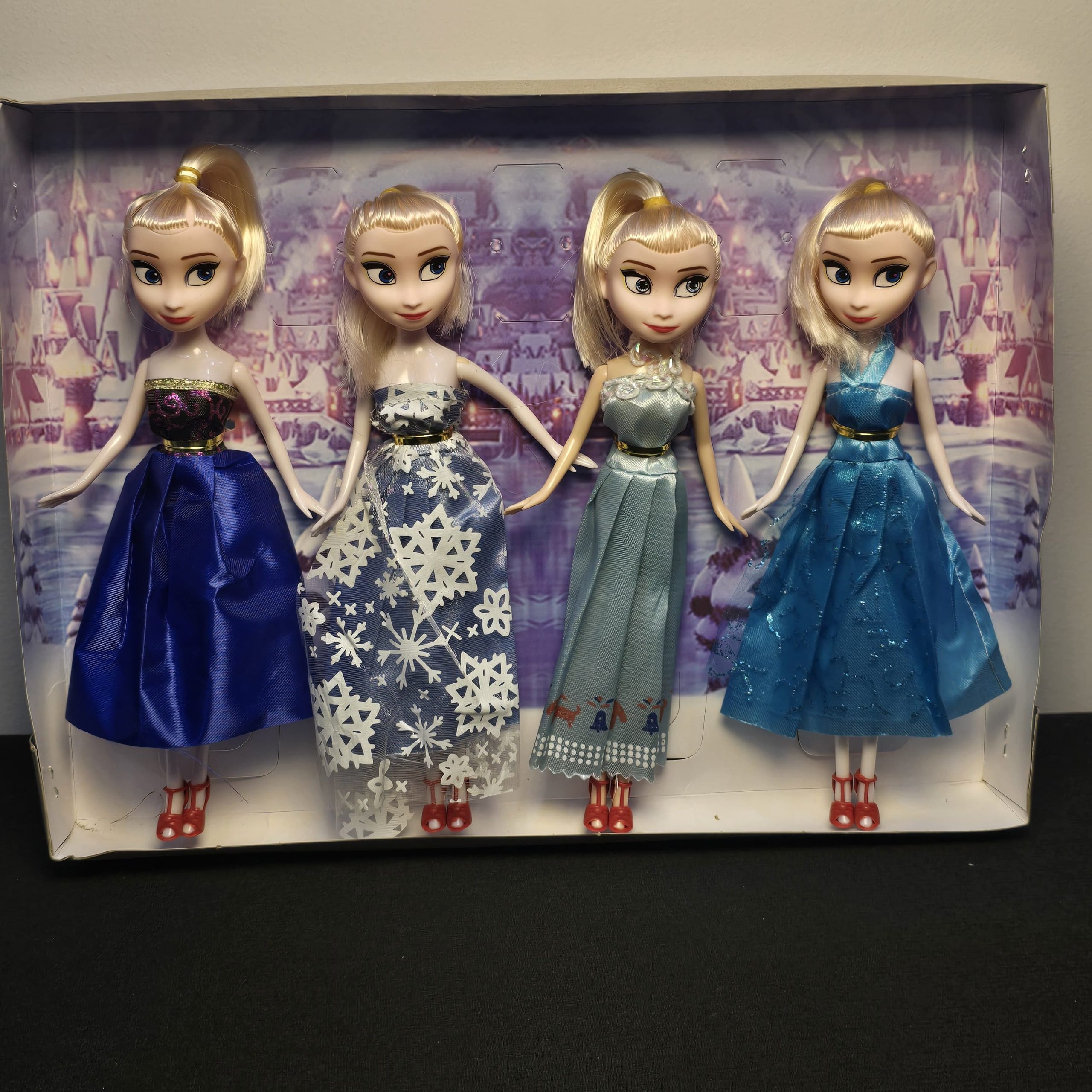 4-piece Frozen-themed fashion doll set - Image 2