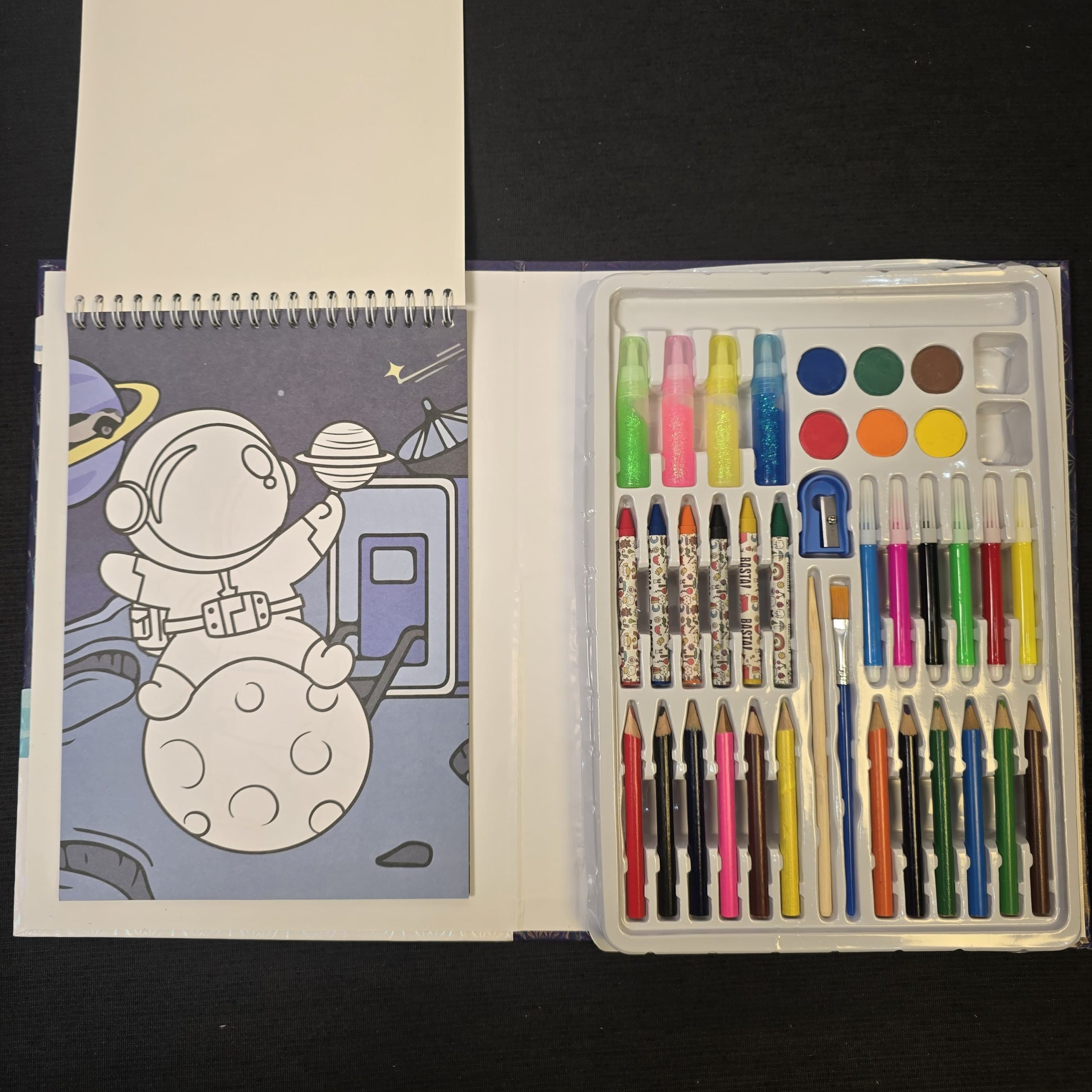 "I am a little painter" activity books! - Image 9