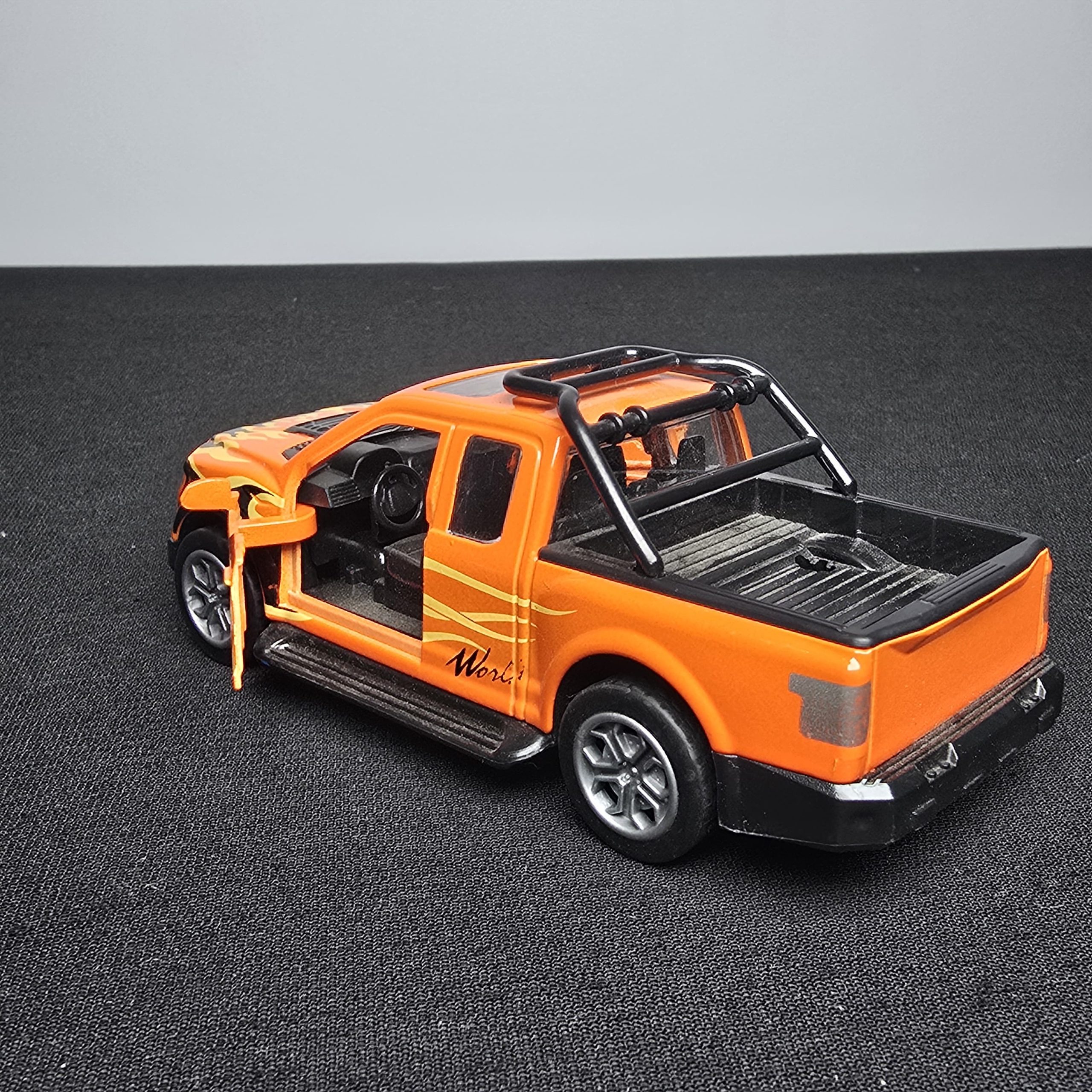 Ford F-150 Raptor. - Image 5