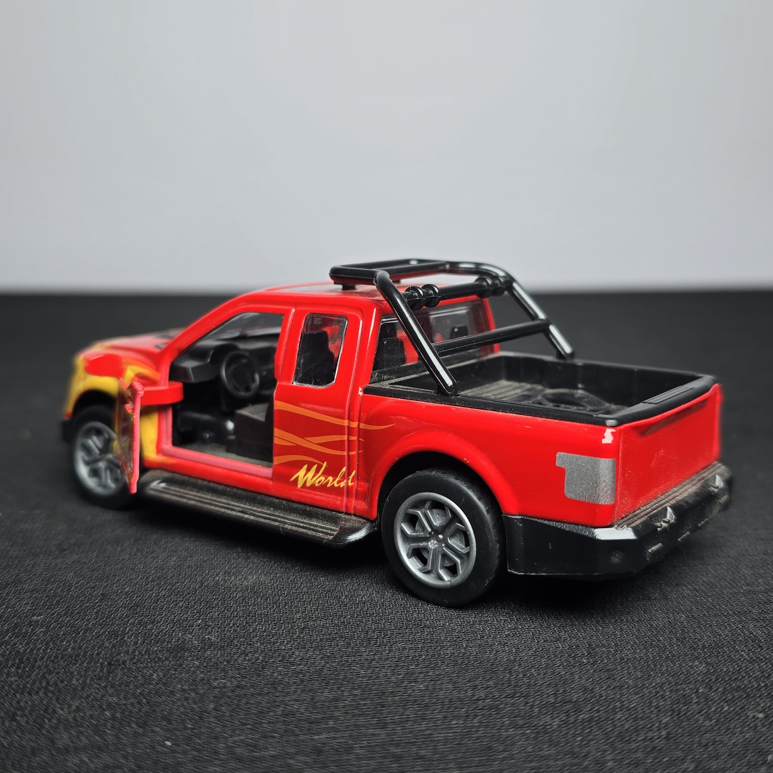 Ford F-150 Raptor. - Image 7