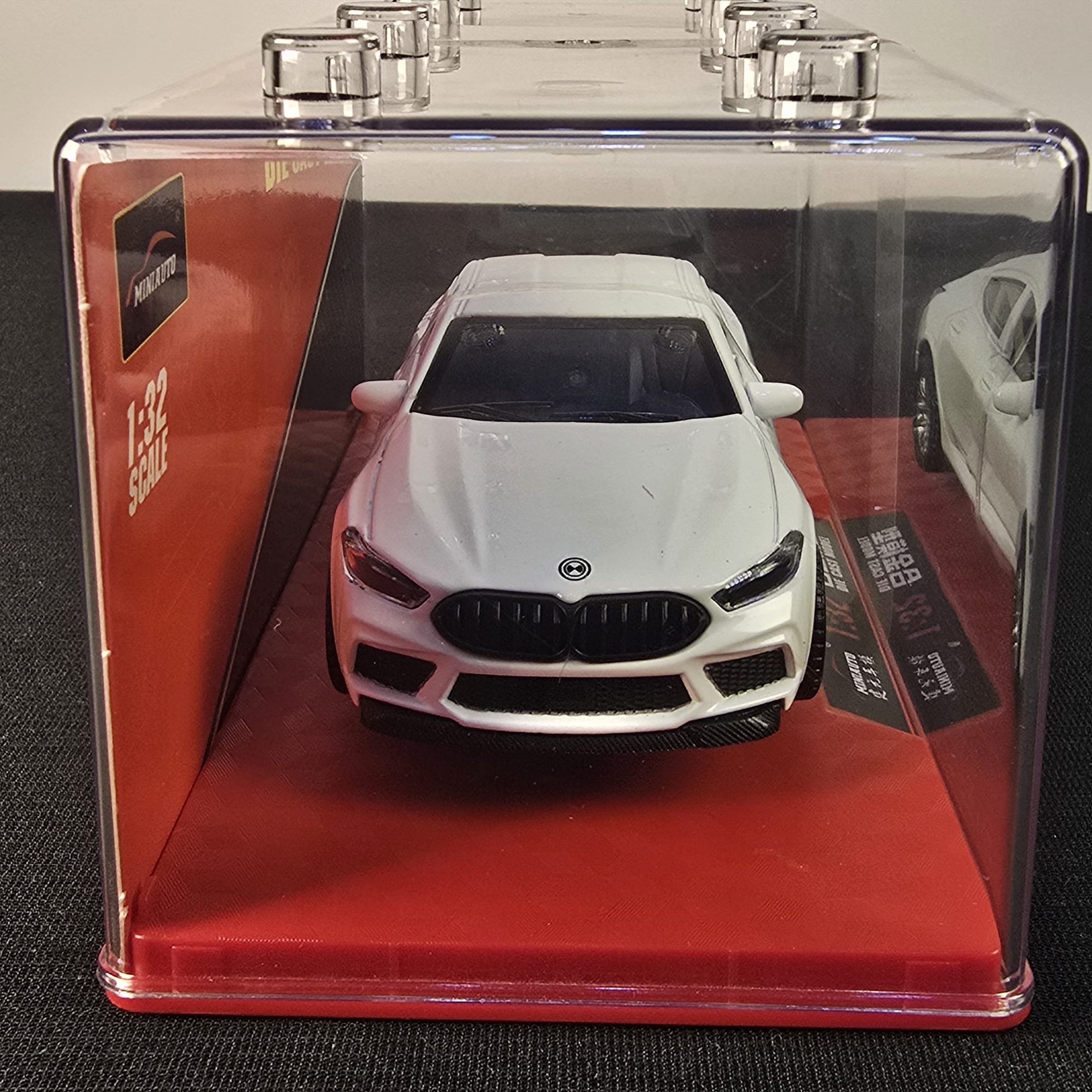Premium 1:32 Scale Die-Cast BMW M8 Competition – Luxury White Edition with Display Case. - Image 2