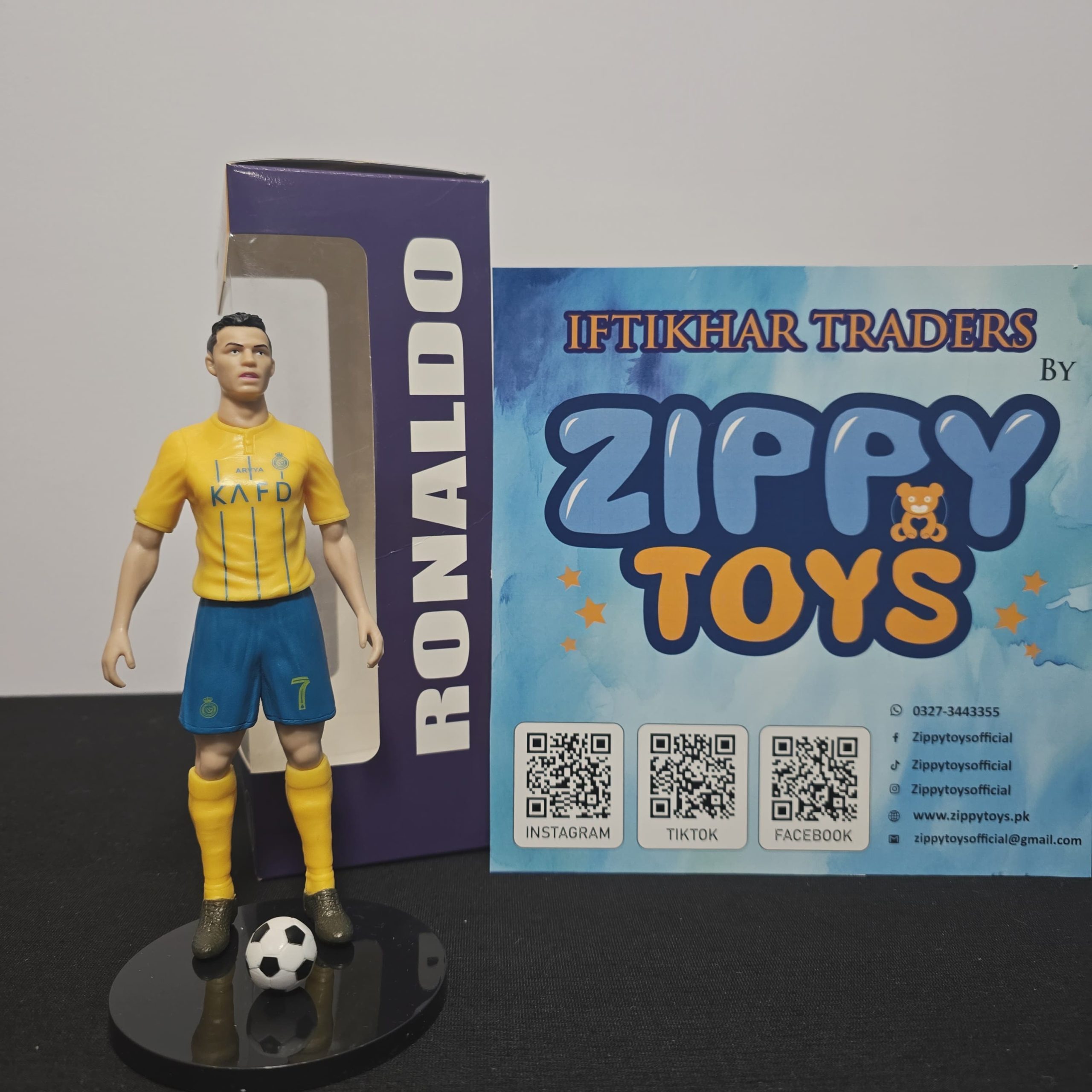 Cristiano Ronaldo Al-Nassr Football Action Figure - Collectible Display Model - Image 4