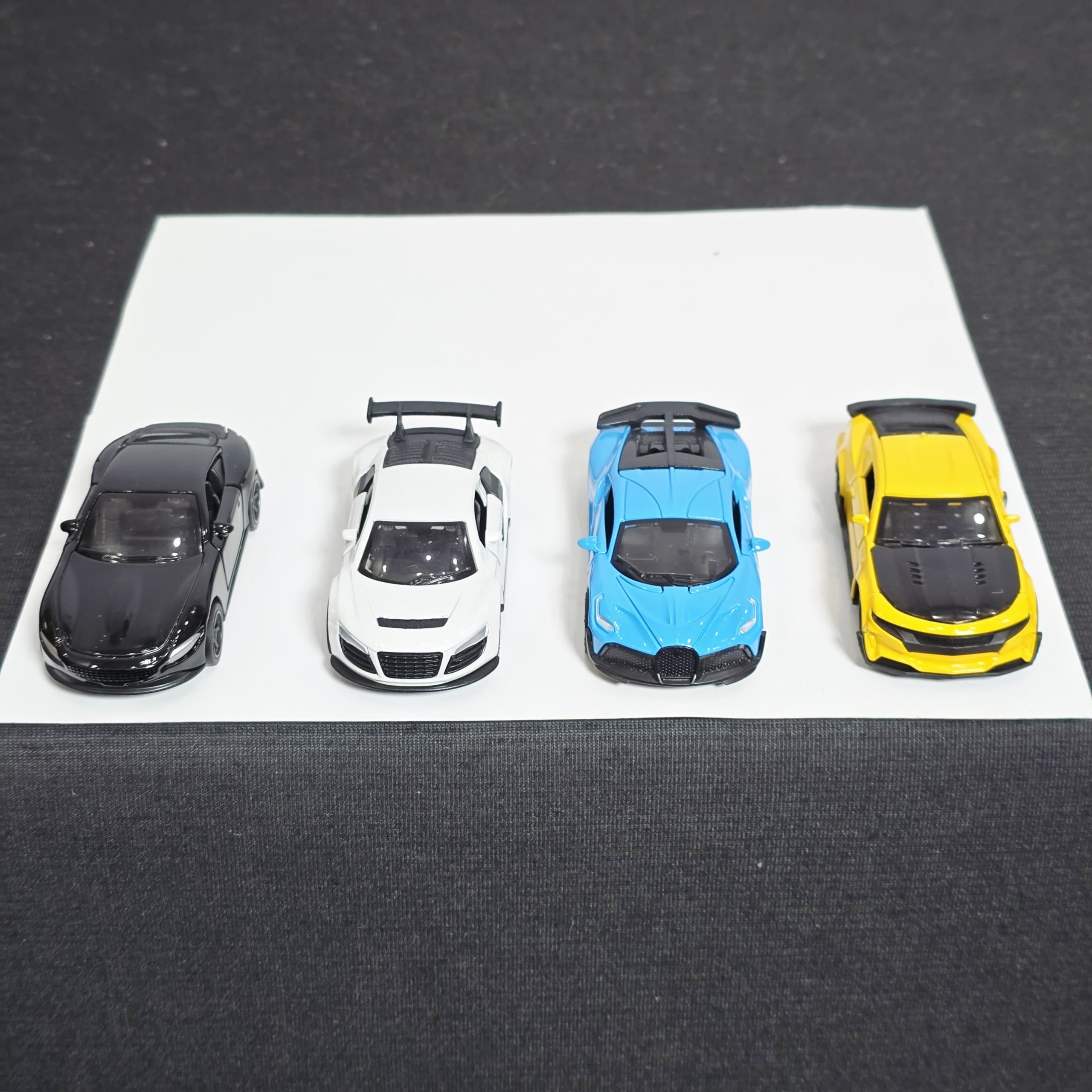 Premium 1:64 Scale Die-Cast Race Car Model - Image 3