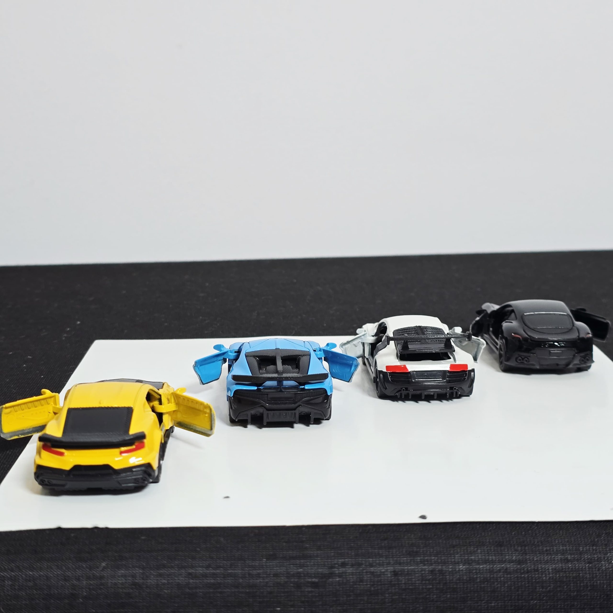 Premium 1:64 Scale Die-Cast Race Car Model - Image 4