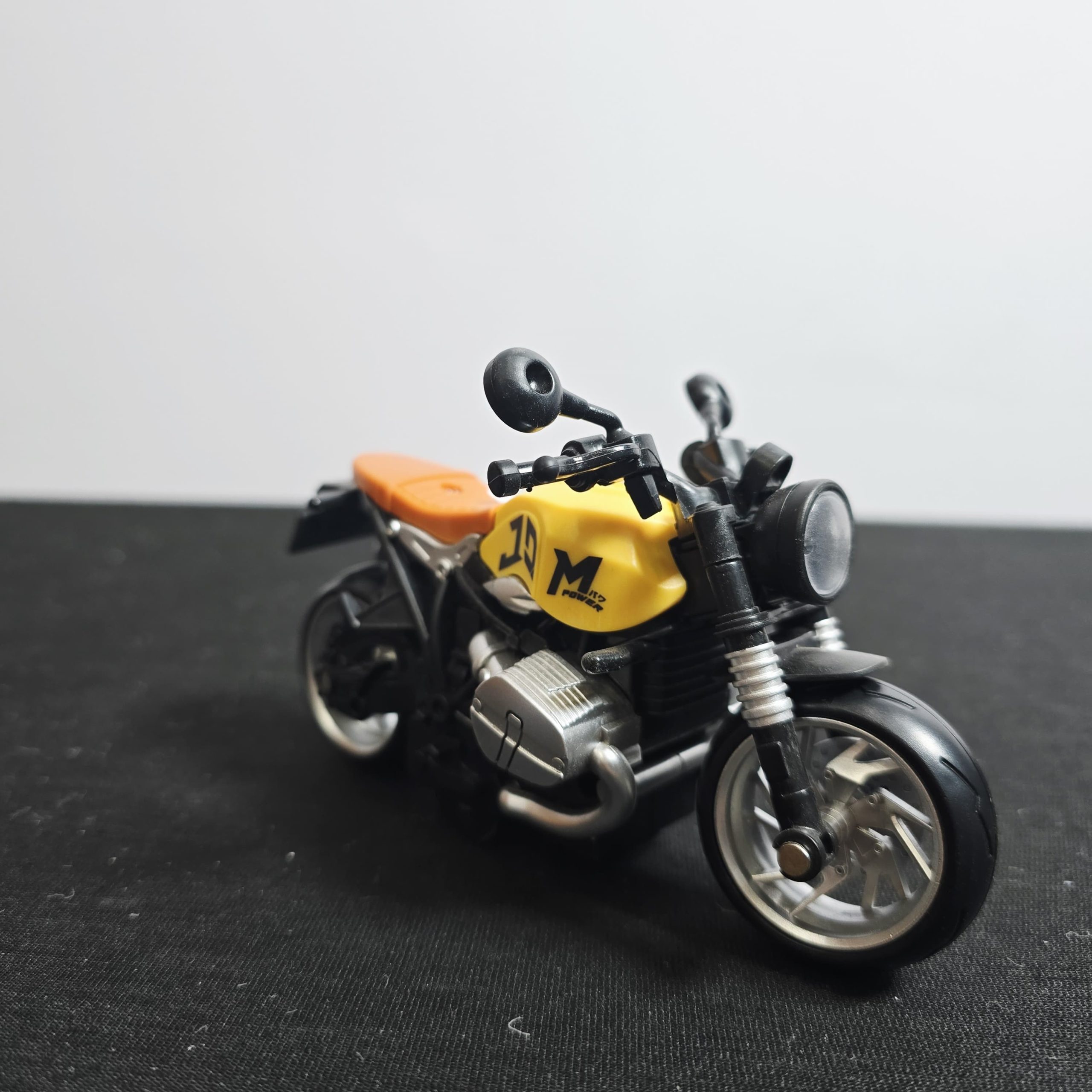 Premium Scale Model Retro Motorcycles with Dynamic Lights and Sound - Image 2