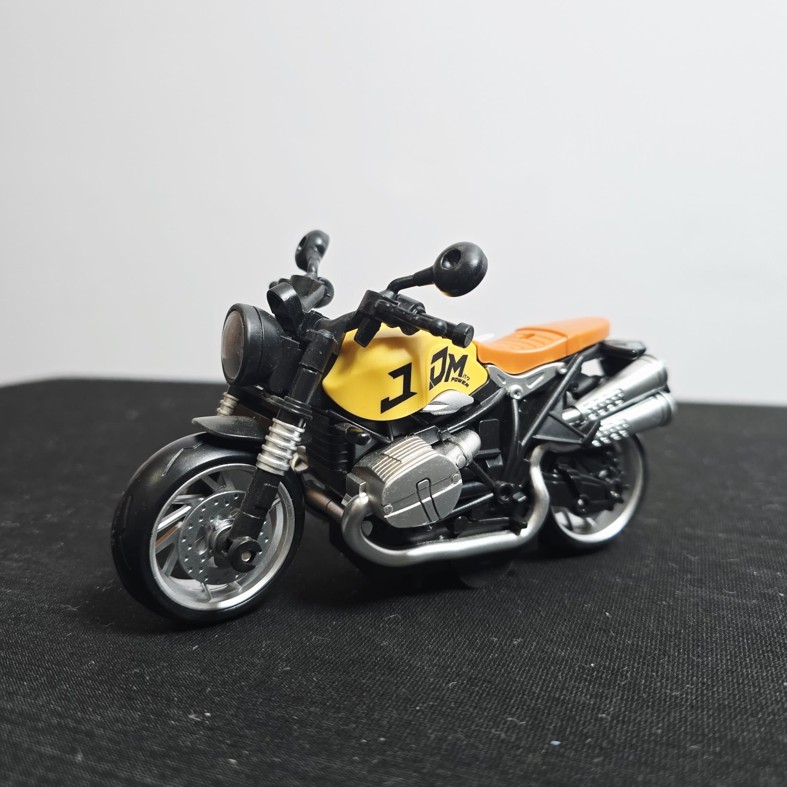 Premium Scale Model Retro Motorcycles with Dynamic Lights and Sound - Image 3