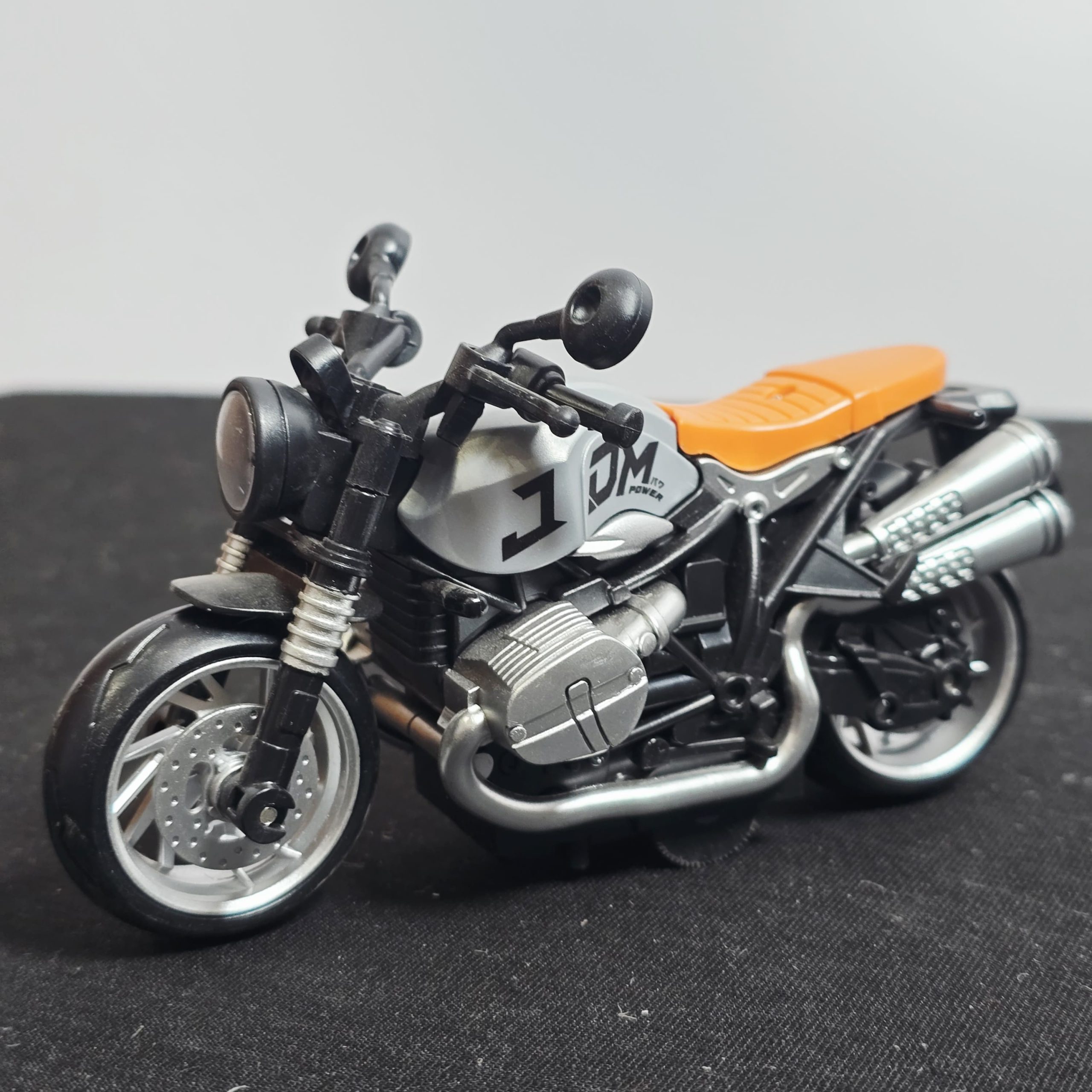 Premium Scale Model Retro Motorcycles with Dynamic Lights and Sound - Image 4