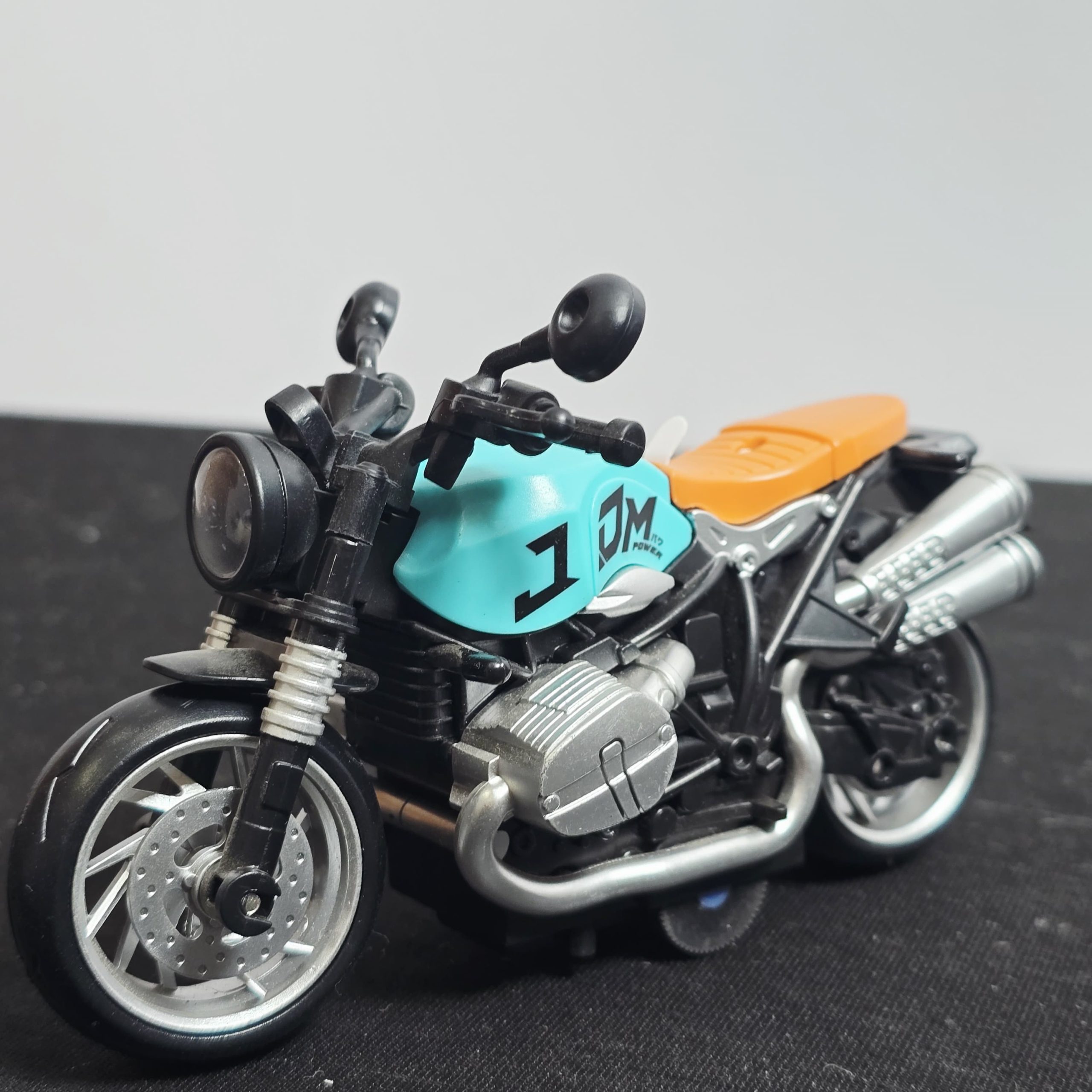 Premium Scale Model Retro Motorcycles with Dynamic Lights and Sound - Image 5