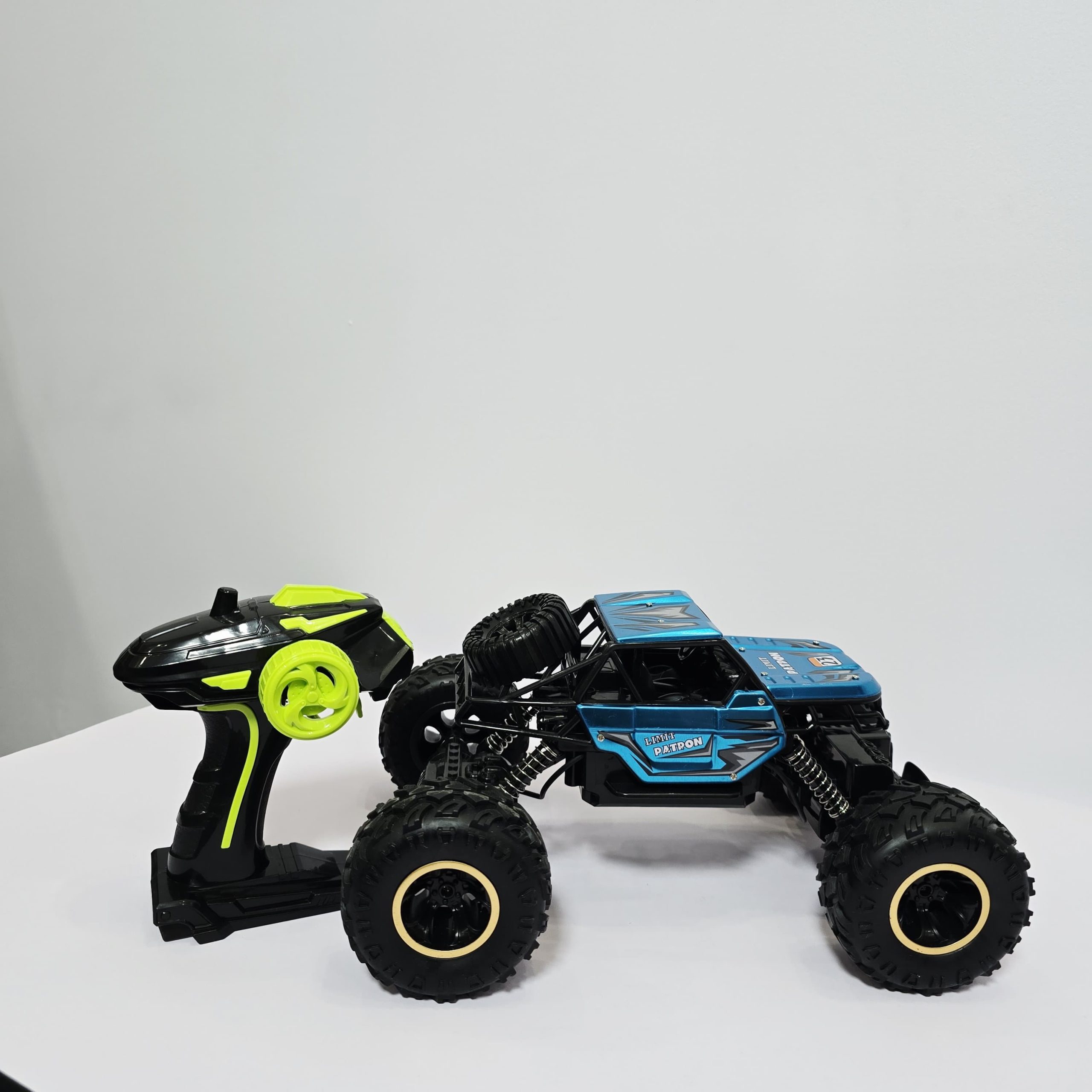 1:14 Scale Metal Body RC Rock Crawler - 2.4GHz Off-Road Monster Truck with Independent Suspension & $50^{\circ}$ Slope Climbing Ability - Image 6