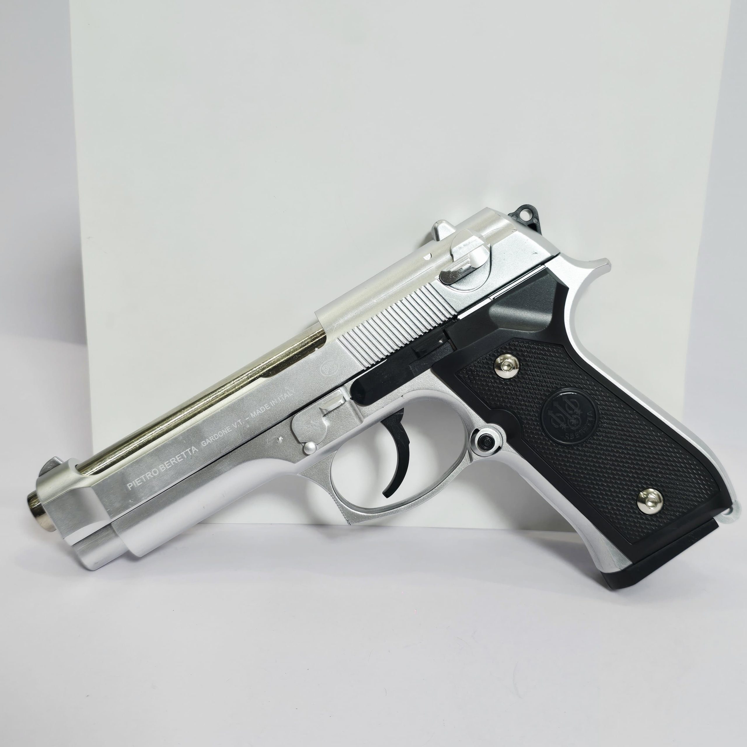 Pietro Beretta Chrome Replica Airsoft Pistol – Spring-Powered Toy Gun Model - Image 2