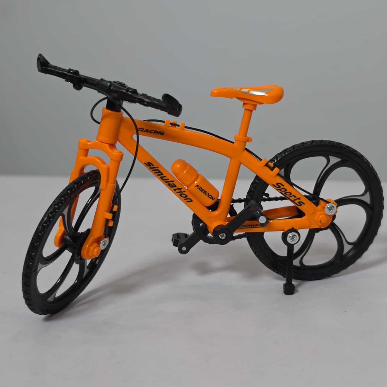 1:10 Scale Simulation Die-Cast Mountain Racing Bicycle Model - Image 3
