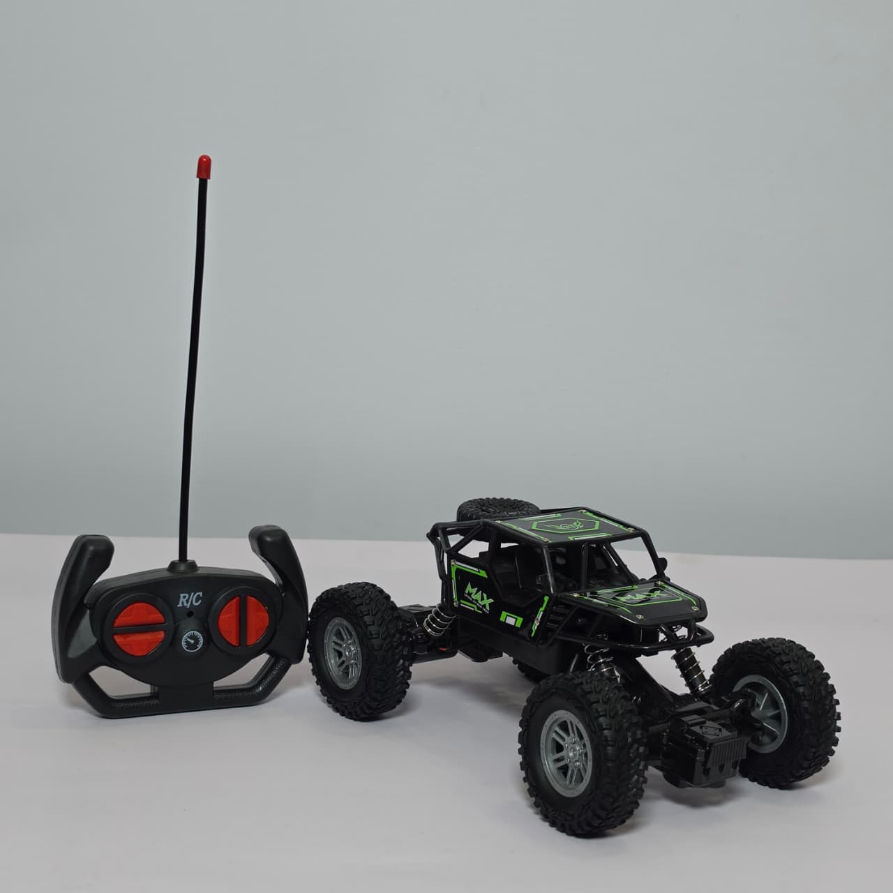 Max Power 4x4 Off-Road RC Rock Crawler – High-Suspension Remote Control Monster Truck with Rugged All-Terrain Tires - Image 2