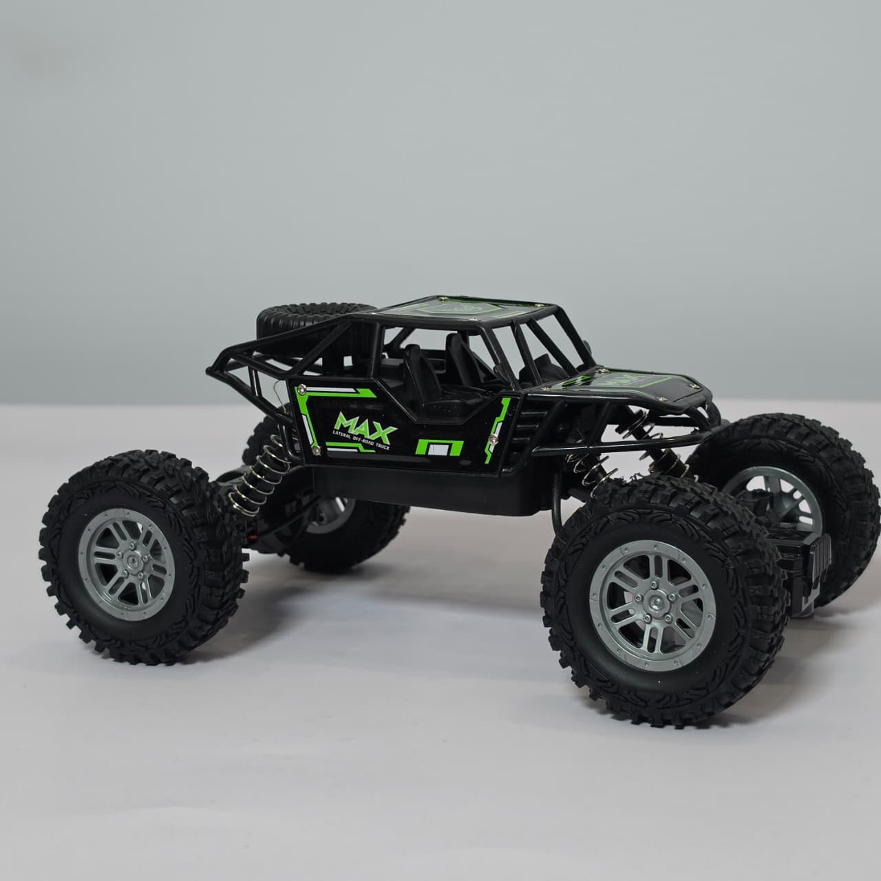 Max Power 4x4 Off-Road RC Rock Crawler – High-Suspension Remote Control Monster Truck with Rugged All-Terrain Tires - Image 3