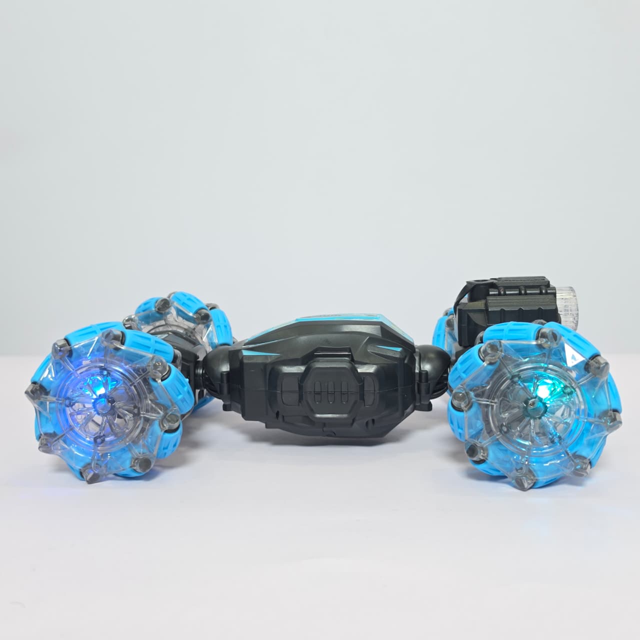 4WD RC Twisting Stunt Car with Hand Gesture Control, Water Spray, and LED Lights - Image 3